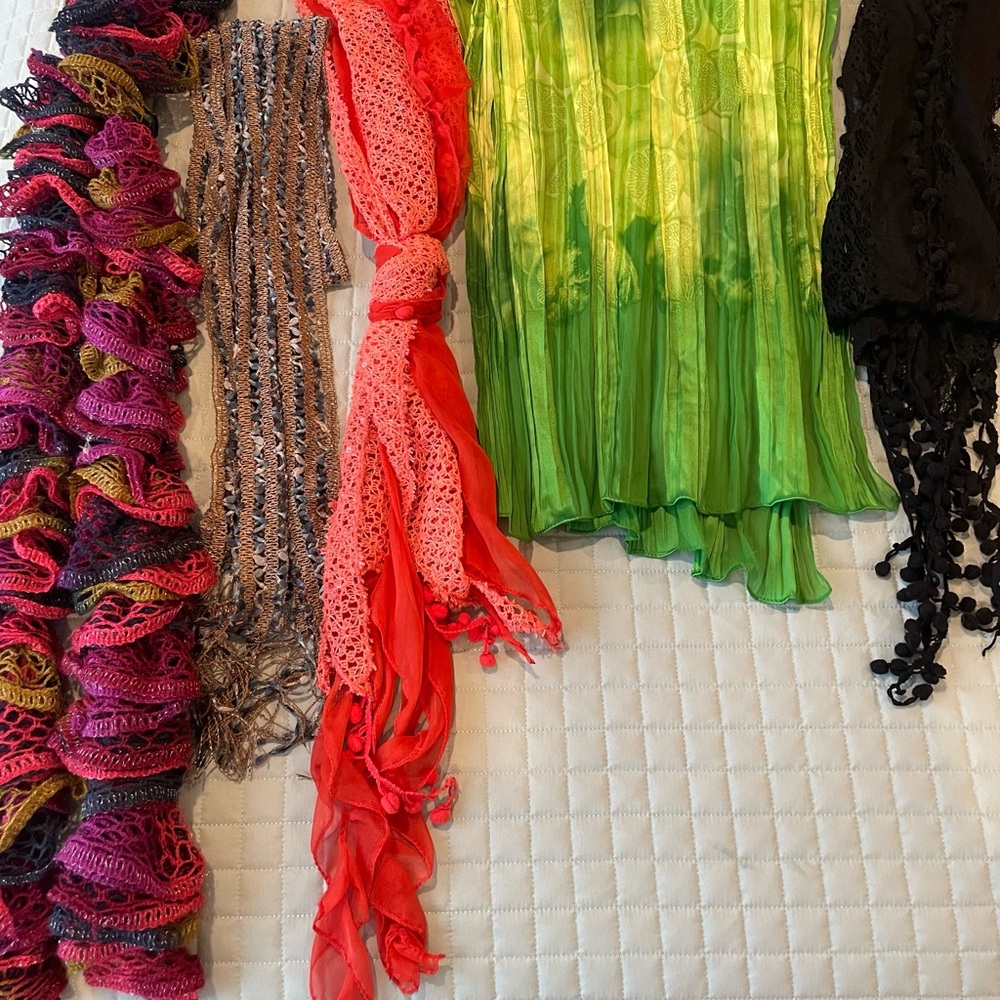 5 women’s scarves